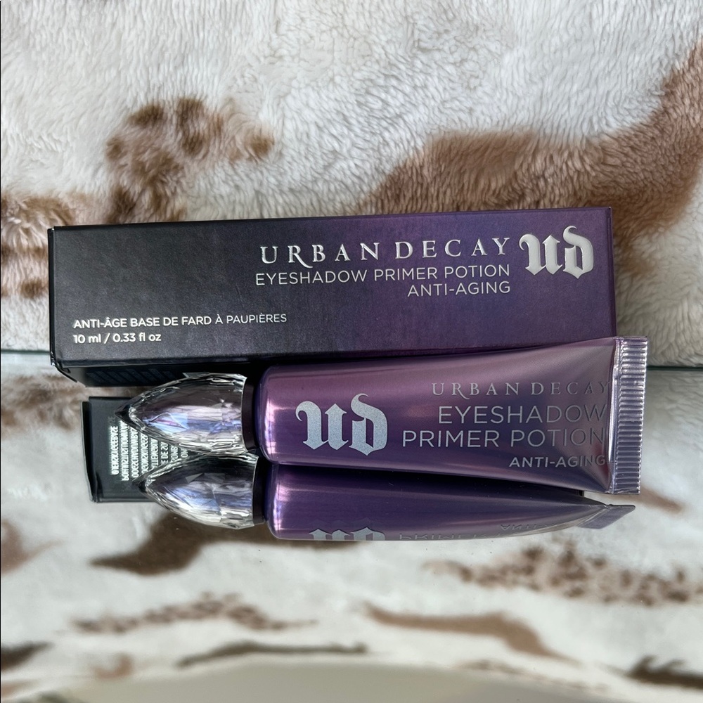 Urban Decay Eyeshadow Primer Potion in Deep Purple